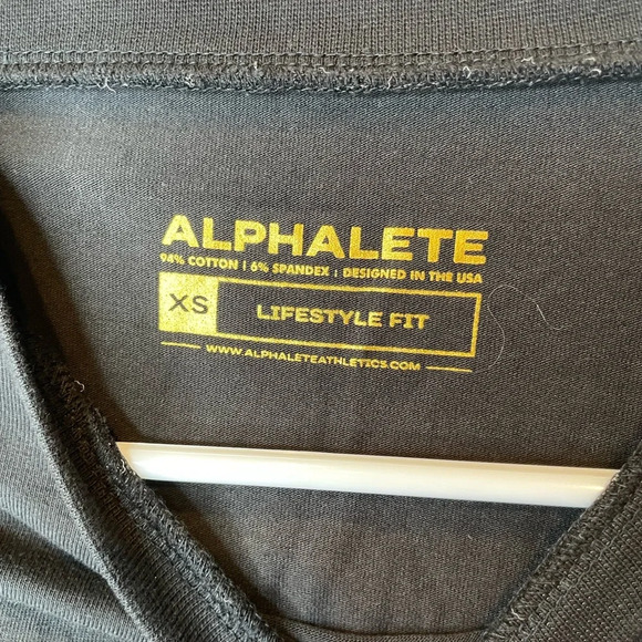 Alphalete Women's Legacy Oversized Long Sleeve Black/Gold Crop Top Size XS - Picture 5 of 8